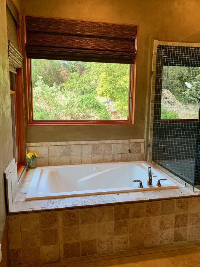 Scenic Hill Country Retreat - Rhino Ranch Villa New Braunfels Buitenkant foto