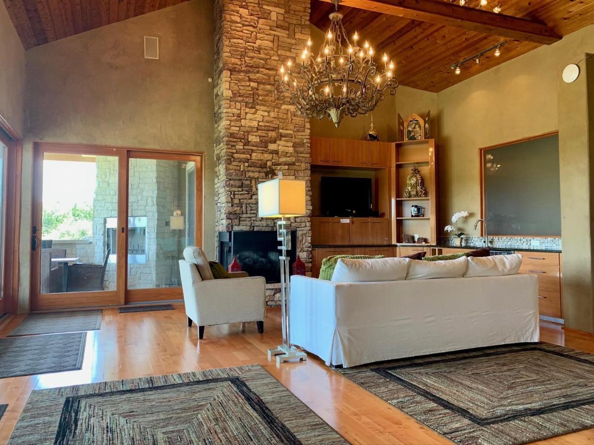 Scenic Hill Country Retreat - Rhino Ranch Villa New Braunfels Buitenkant foto
